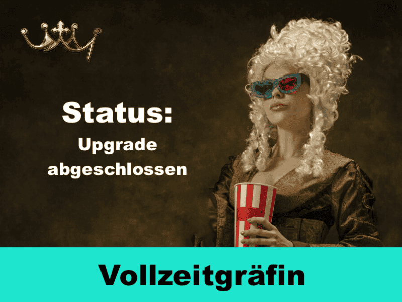 Eine Frau mit Perücke und Kleid im Rokoko-Stil trägt eine 3D-Brille und hält Popcorn in der Hand. Der Text auf Deutsch lautet: Status: Upgrade abgeschlossen. Vollzeitgräfin. In der oberen linken Ecke befindet sich ein Symbol in Form einer goldenen Krone. | adelstitel-kaufen.com