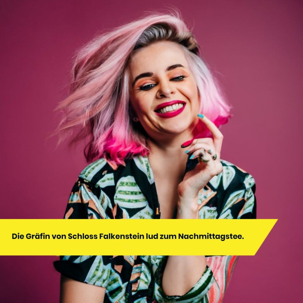 Eine lächelnde Frau mit kurzen, pinkfarbenen blonden Haaren posiert in einem bunt gemusterten Hemd vor einem magentafarbenen Hintergrund. Auf einem gelben Transparent steht in deutscher Sprache: Die Gräfin von Schloss Falkenstein lud zum Nachmittagstee - jetzt mit exklusiven Rabatten und Gutscheinen. | adelstitel-kaufen.com