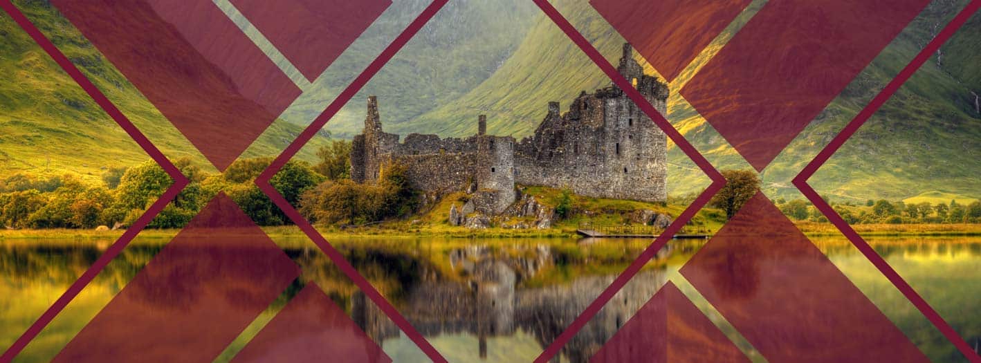 Eine steinerne Burgruine liegt an einem ruhigen See, umgeben von grünen Hügeln. Geometrische kastanienbraune Formen überlagern das Bild in einem Rautenmuster, das die Eleganz von Adelstitel kaufen - Namensänderung suggeriert. | adelstitel-kaufen.com
